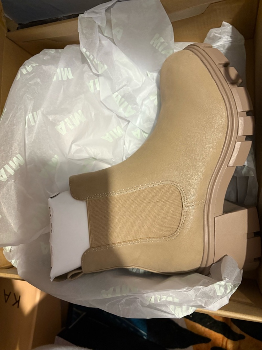 New MIA Chunky Chelsea Boot- Lug Sole Sz 8